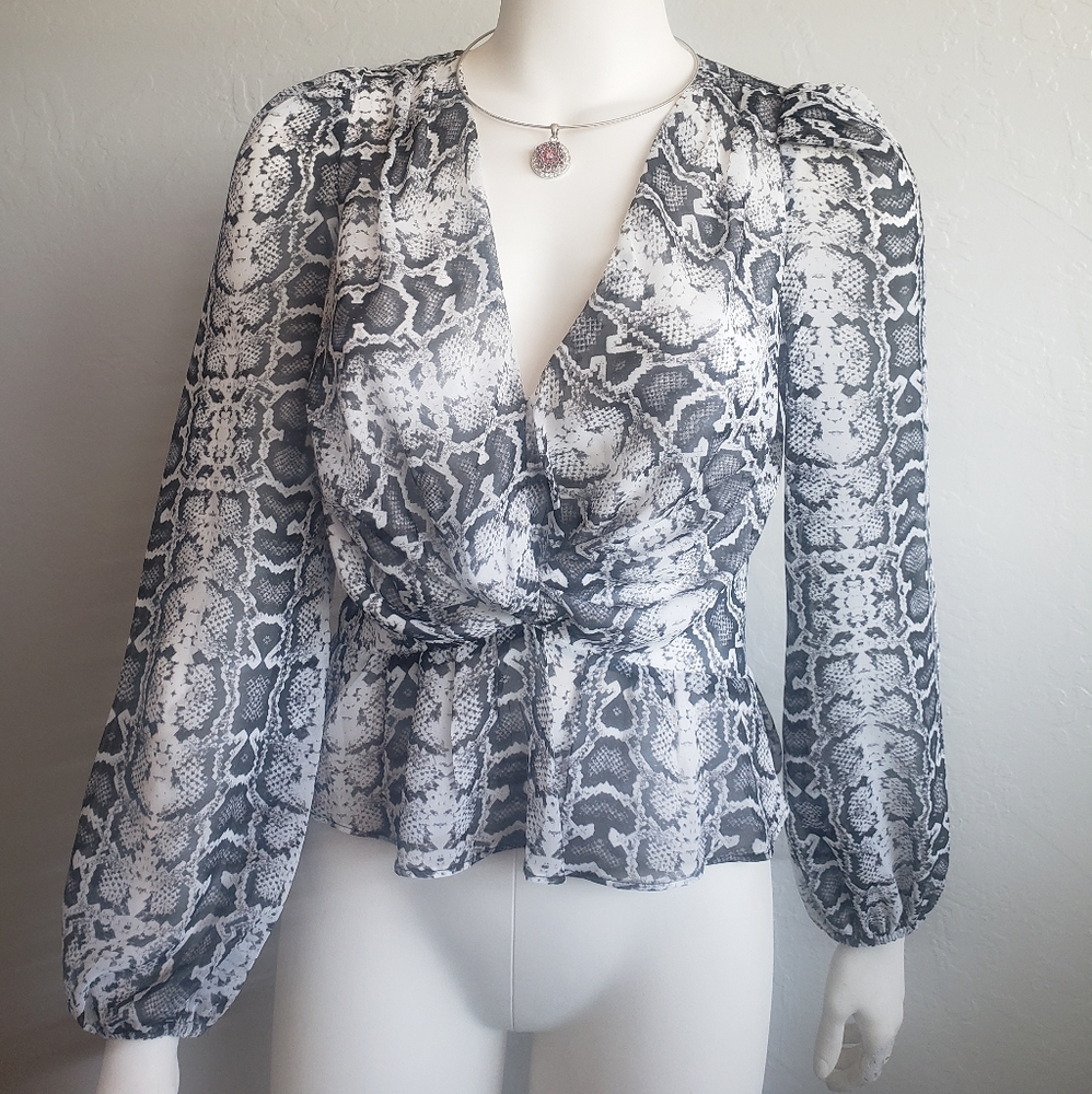EXPRESS Snake Print Long Sleeve Front Twist & V-neck Peplum TopSize:SP